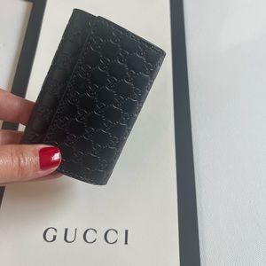 Authentic New “RARE” GUCCI Black Microguccisima   Leather Key Holder🖤🌟